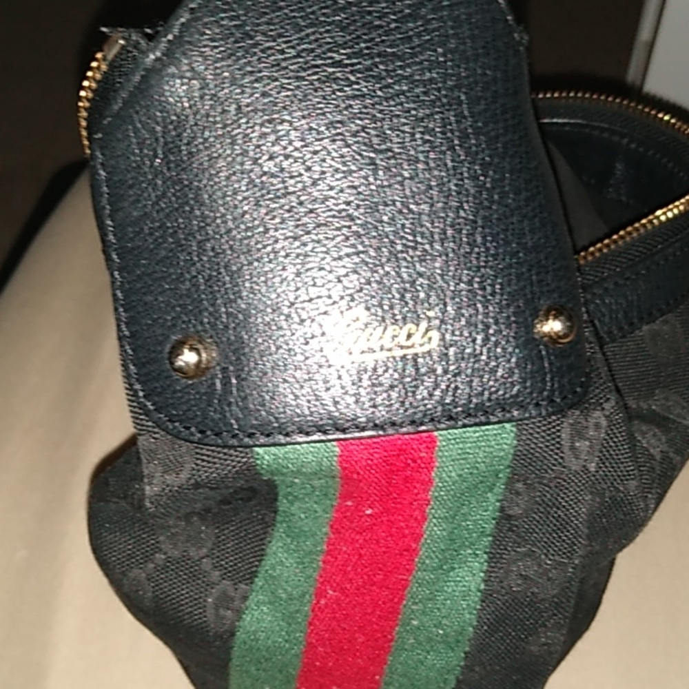 Vintage 1980 Gucci halfmoon signature bag